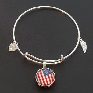 Expandable Snap Bracelet w/ American Flag Snap